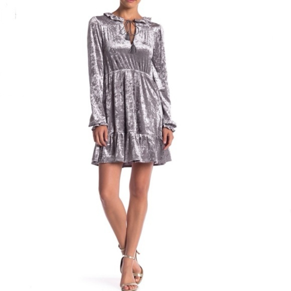 Romeo & Juliet Couture Silver Velvet Tie Neck Dress NWOT Size M